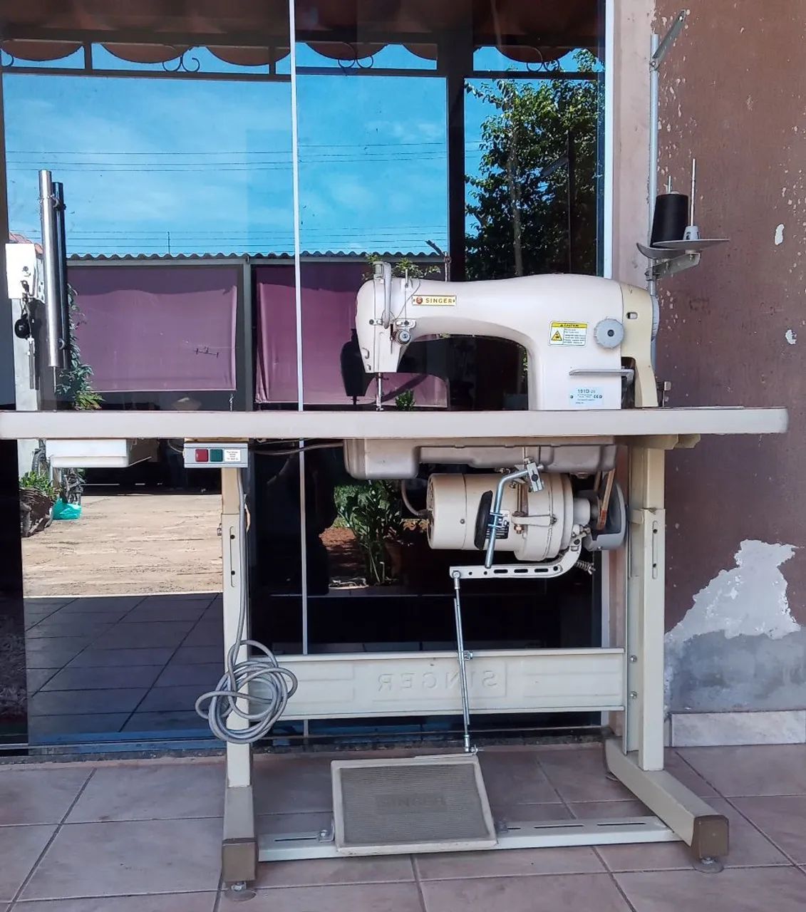 Máquina de costura Singer.