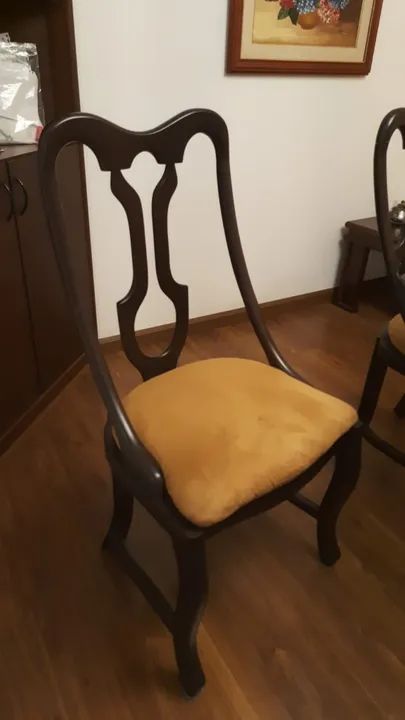 8 cadeiras de jantar em madeira e suede