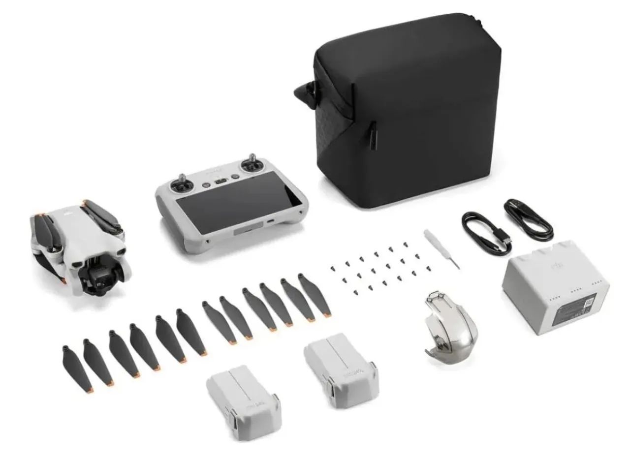 Drone DJI Mini 3 Fly More Combo NOVO e LACRADO controle com tela  - Foto 2