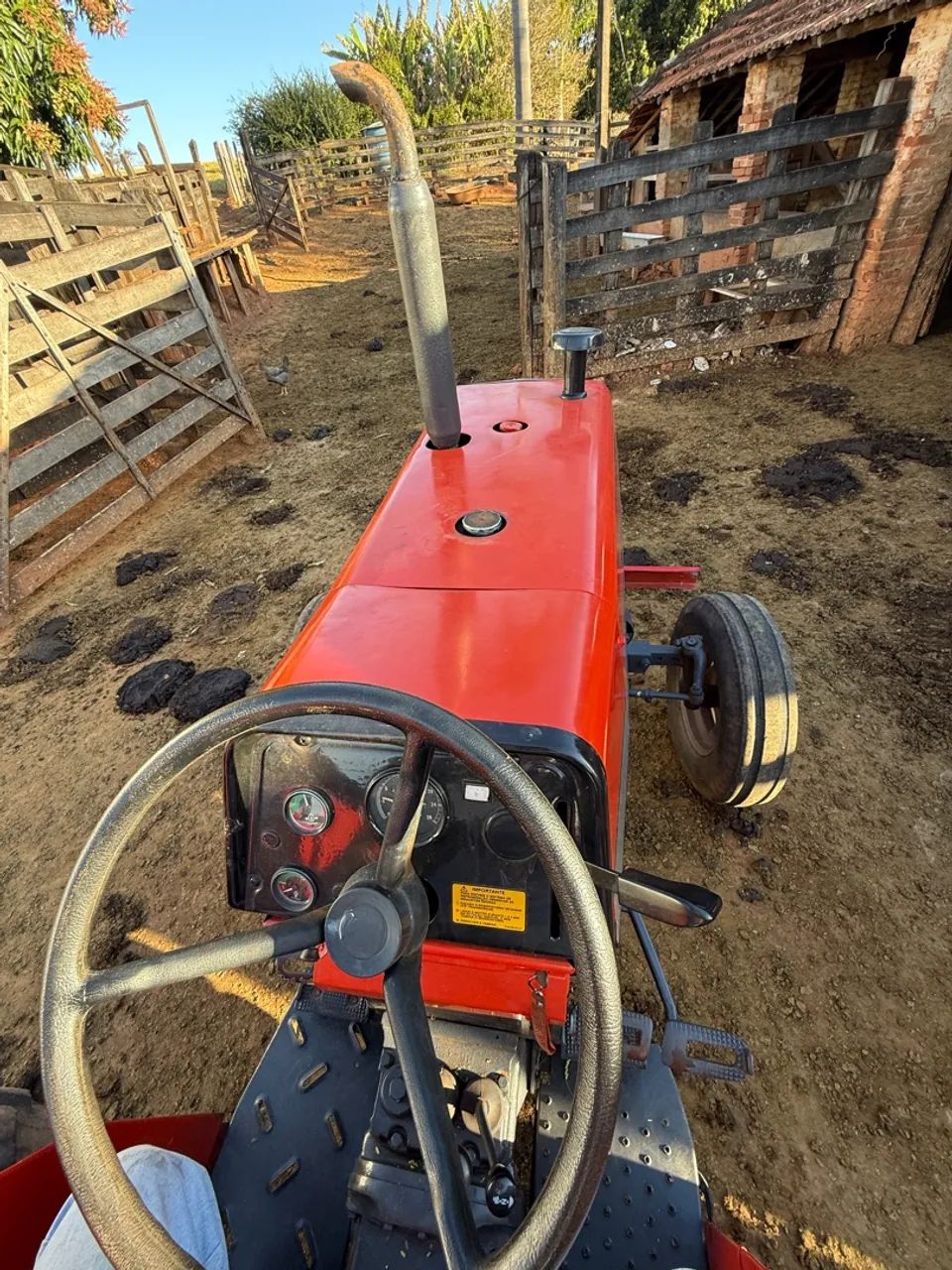 Trator Massey Ferguson 265 com direção hidráulica e freio banhado comando  - Foto 6