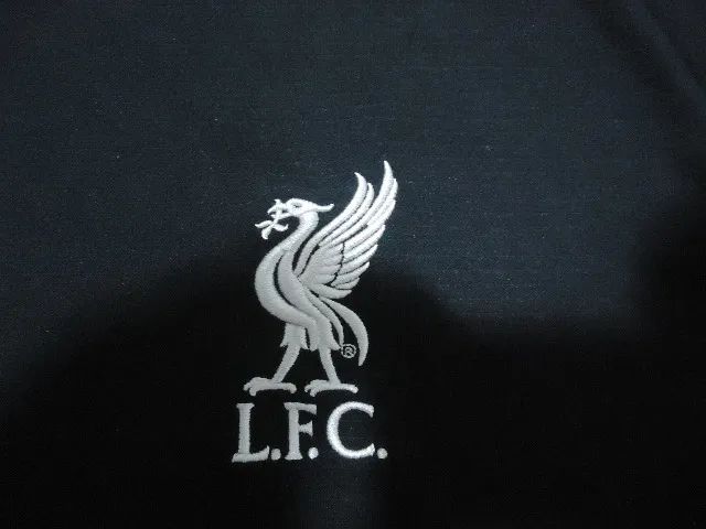 new balance - camisa do liverpool treino - tam xl - excelente estado - original - Foto 5