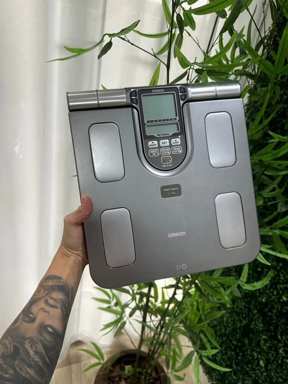 Balança de Bioimpedância Omron HBF-514C