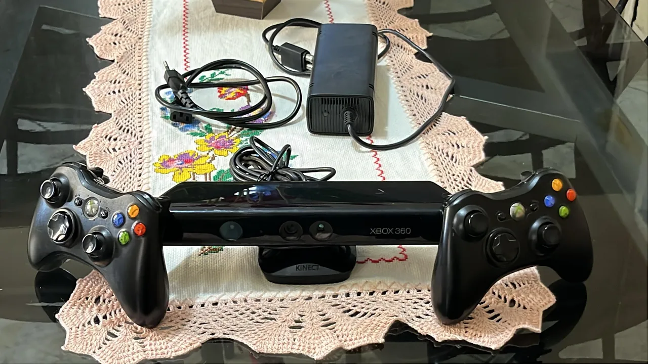Xbox 360 com Kinect e Controles