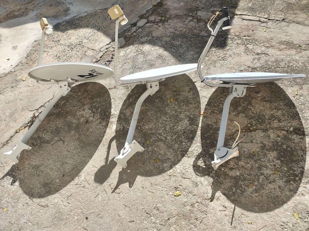 Antenas com LNB Duplo Parabólicas Claro em Ótimo Estado - Foto 3