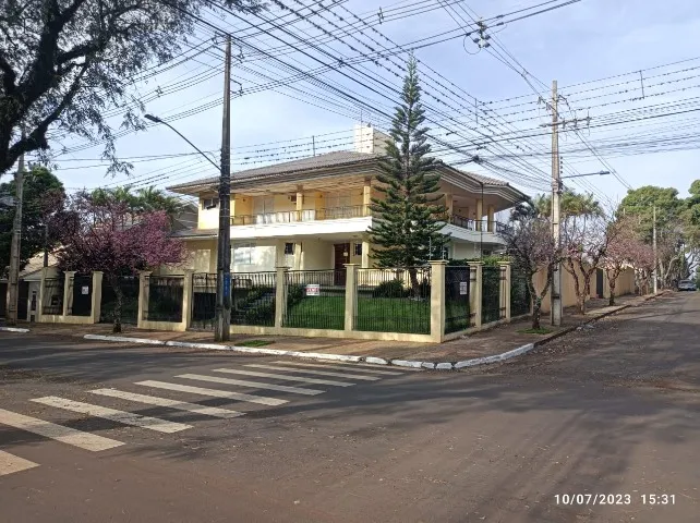 Sobrado/Casa para venda com 5 quartos sendo todos suítes no centro de Marialva Pr.