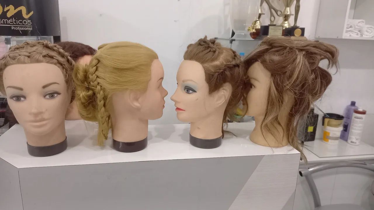 Manequins  com cabelo sintético  para Treinar cortes  ou penteados 