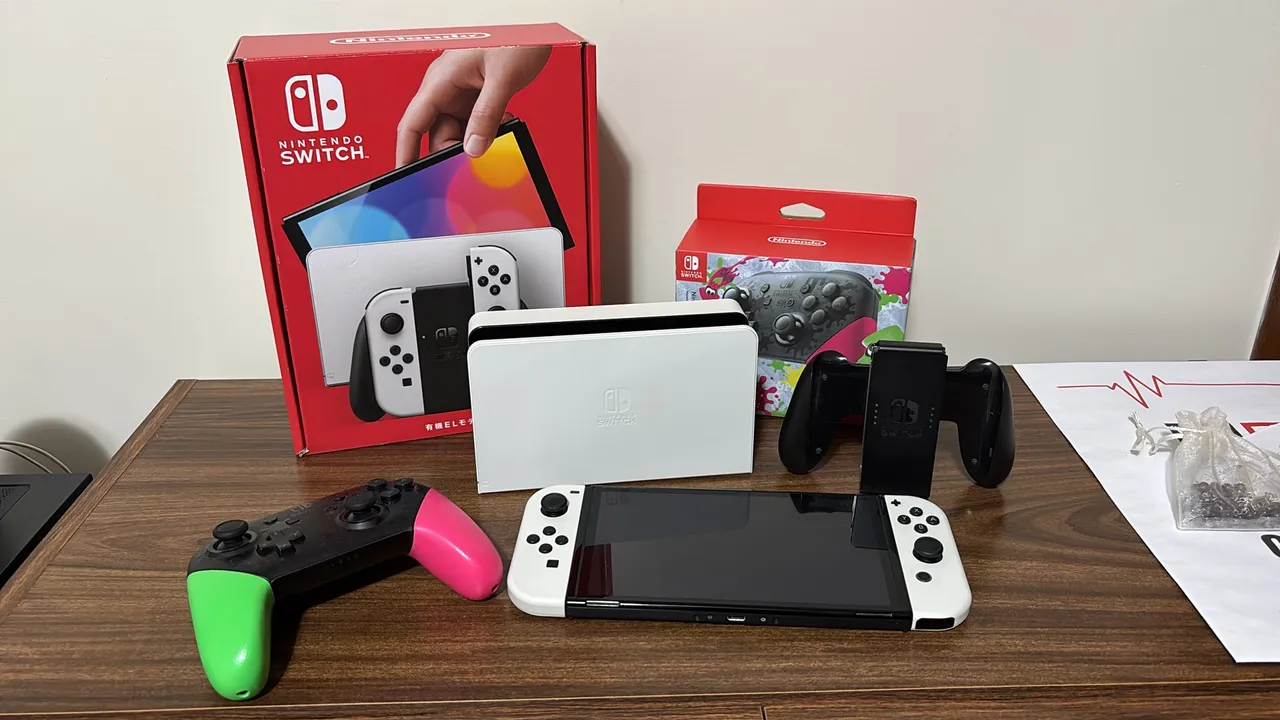 Nintendo Switch OLED + Pro Controller Splatoon