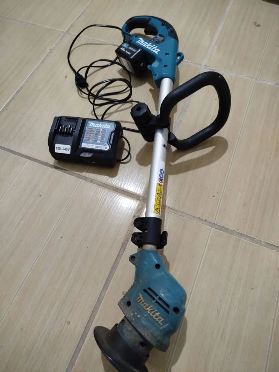 Roçadeira Elétrica Makita - Sem fio - Usada