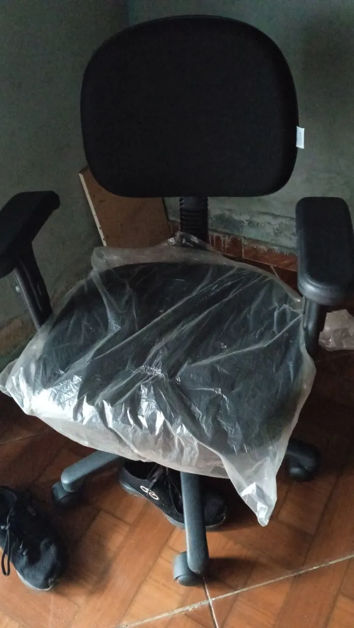 Cadeira de Escritório Giratória com Rodas