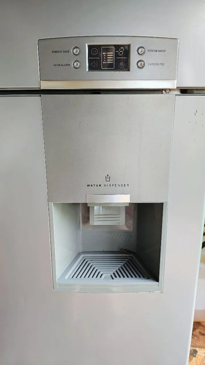 Geladeira LG cinza, duas portas.  - Foto 2