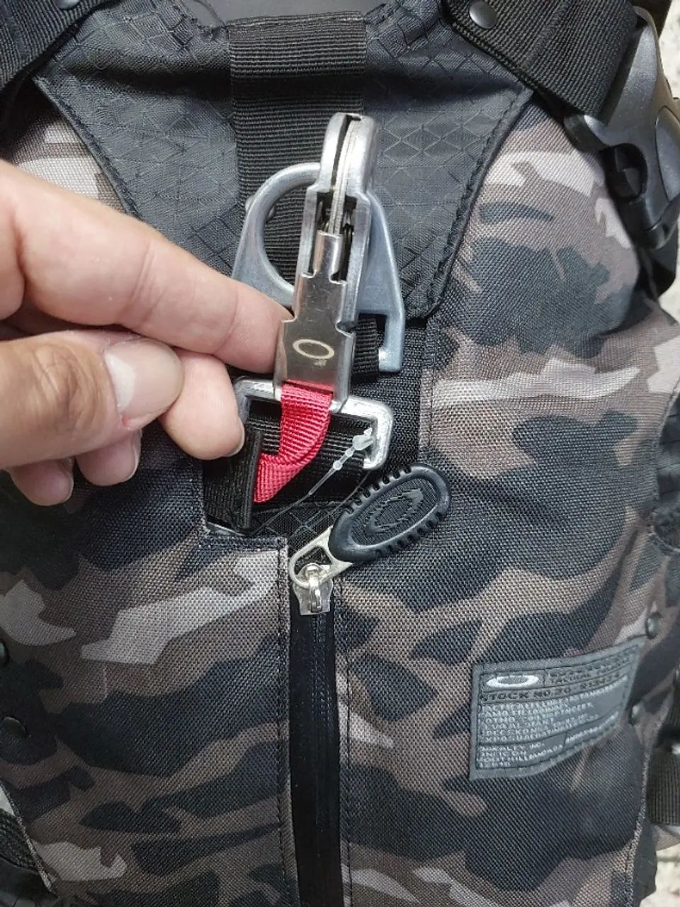 Mochila Oakley Icon Camuflada Nova Original Sem Uso - Foto 6