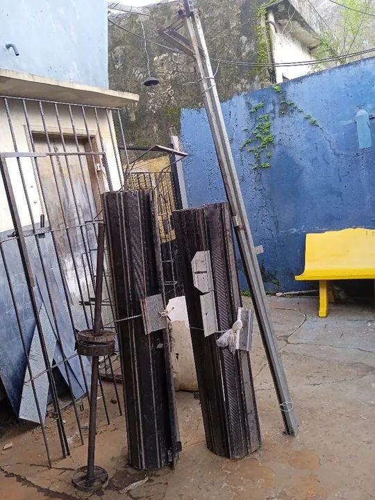 Vende-se duas portas de enrolar 