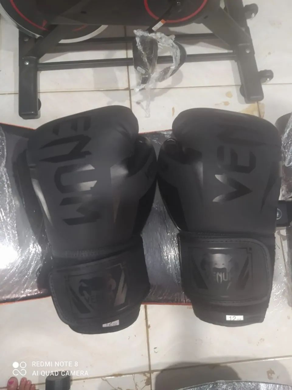 Luva Venum 12 Oz preta - Foto 3