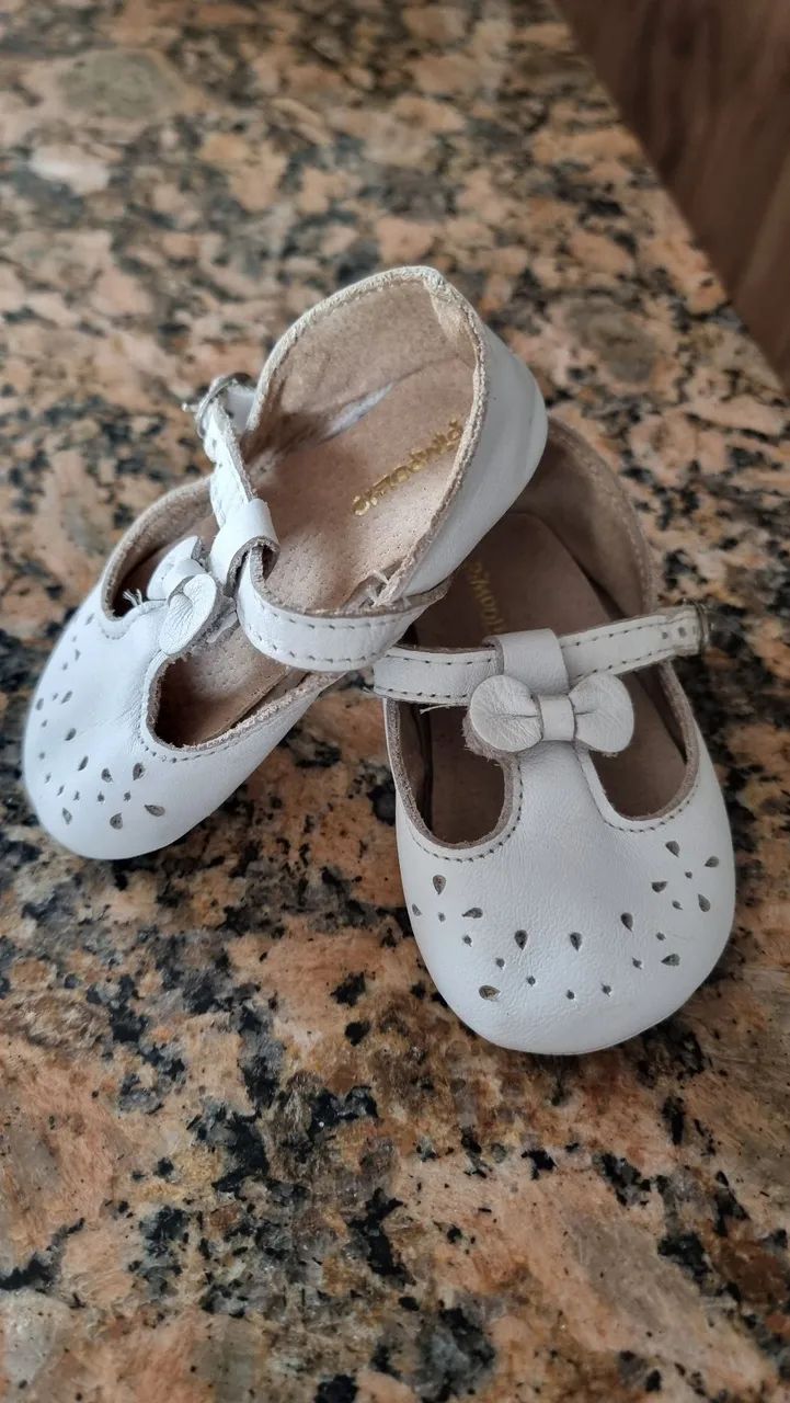 Sapatinhos de Bebê Branco com Detalhes - Foto 4