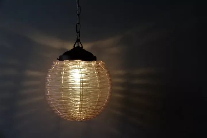 Lustre Pendente Globo Revestido Original com Espaguete Plastico - Anos 50 - Foto 5
