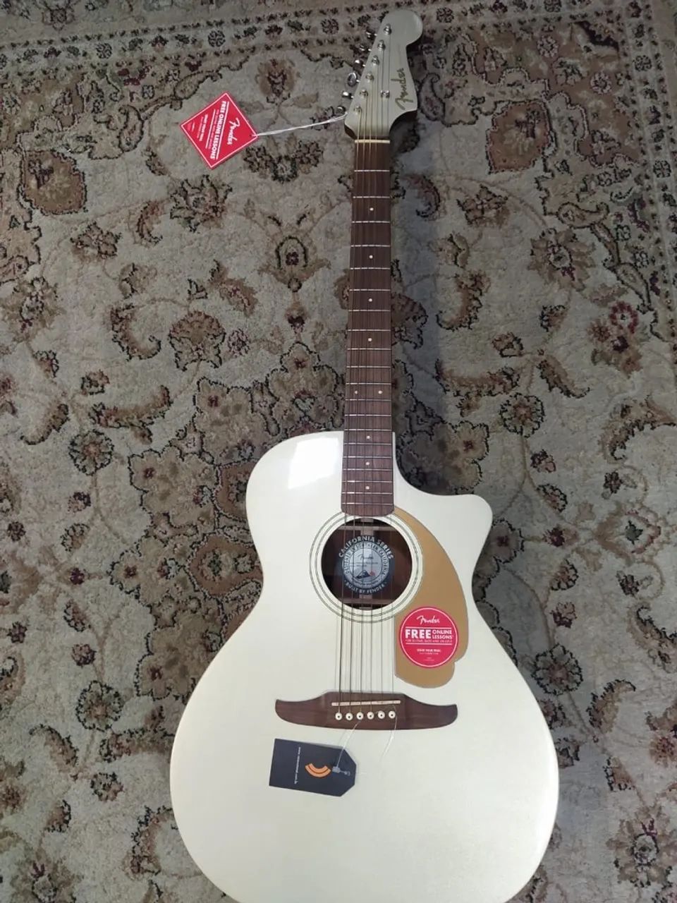 Guitarra Fender Newport - Foto 2