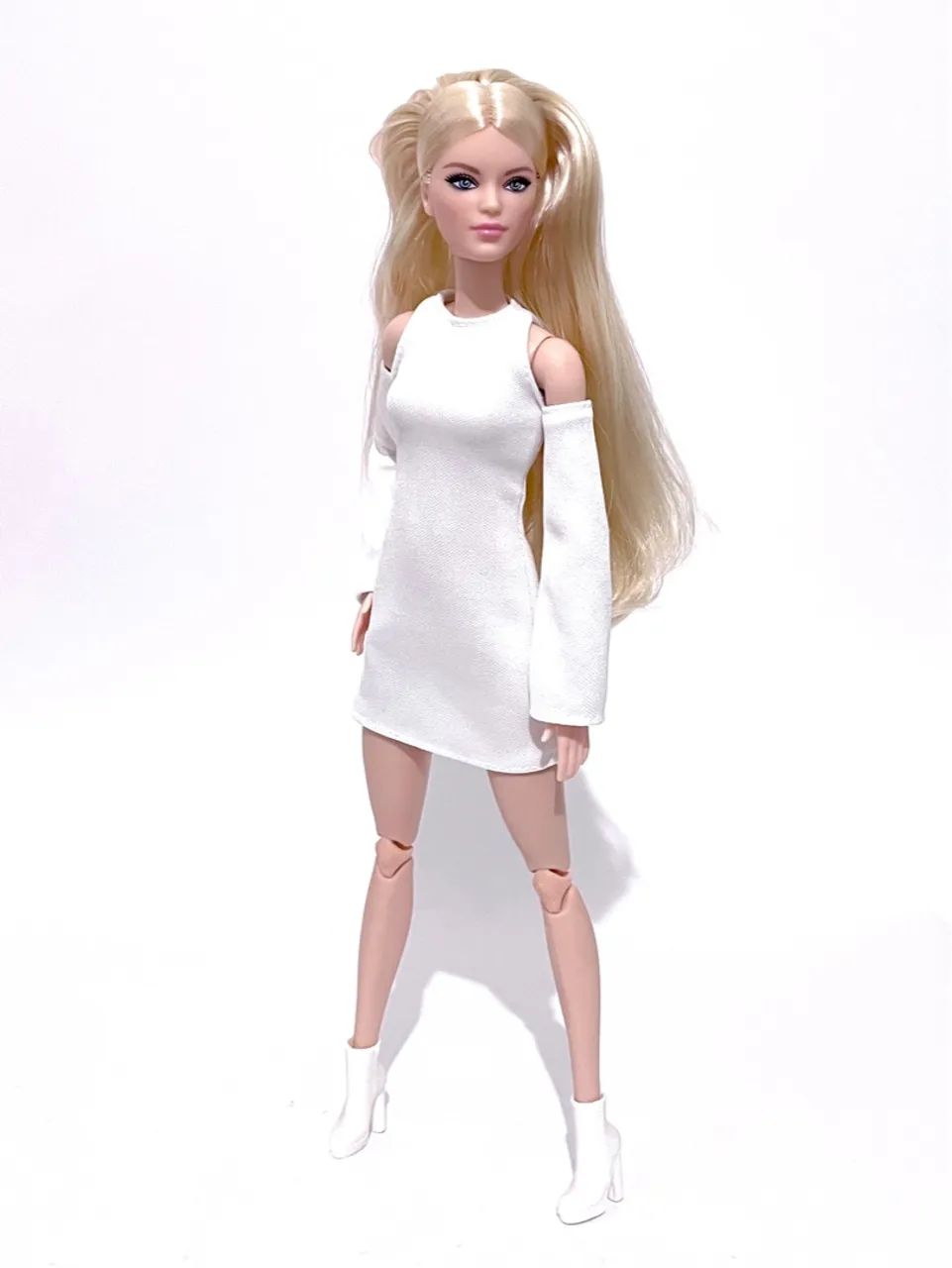 Tall Mtm Barbie Barbie Signature Looks Doll #10 Long Straight Hair