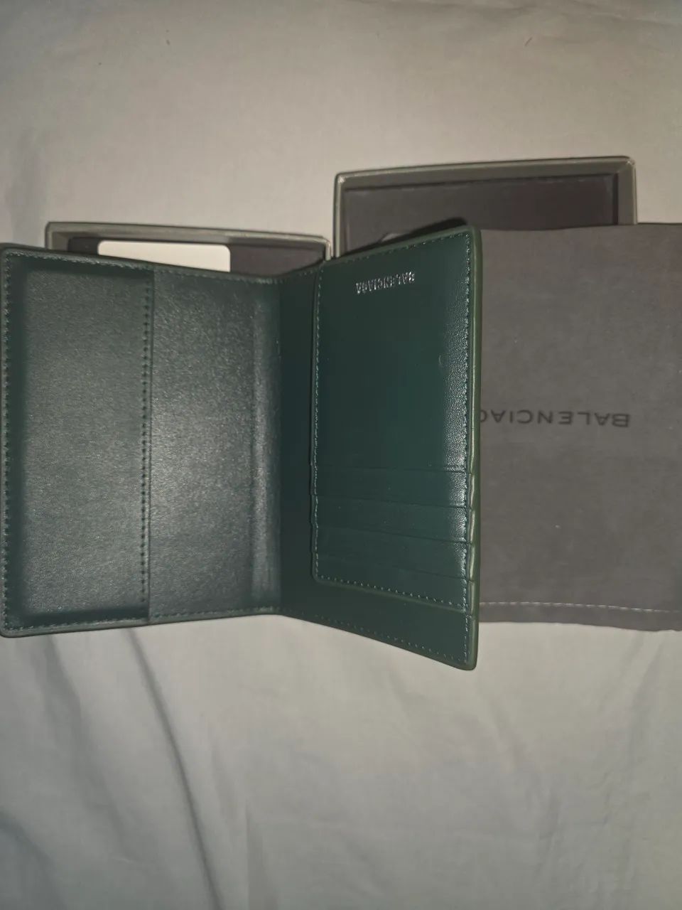 Balenciaga passaporte - Foto 3