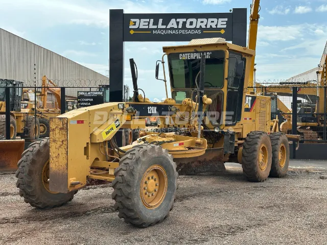 Motoniveladora Caterpillar 120K 2011 - Desempenho e Precisão para Suas Obras