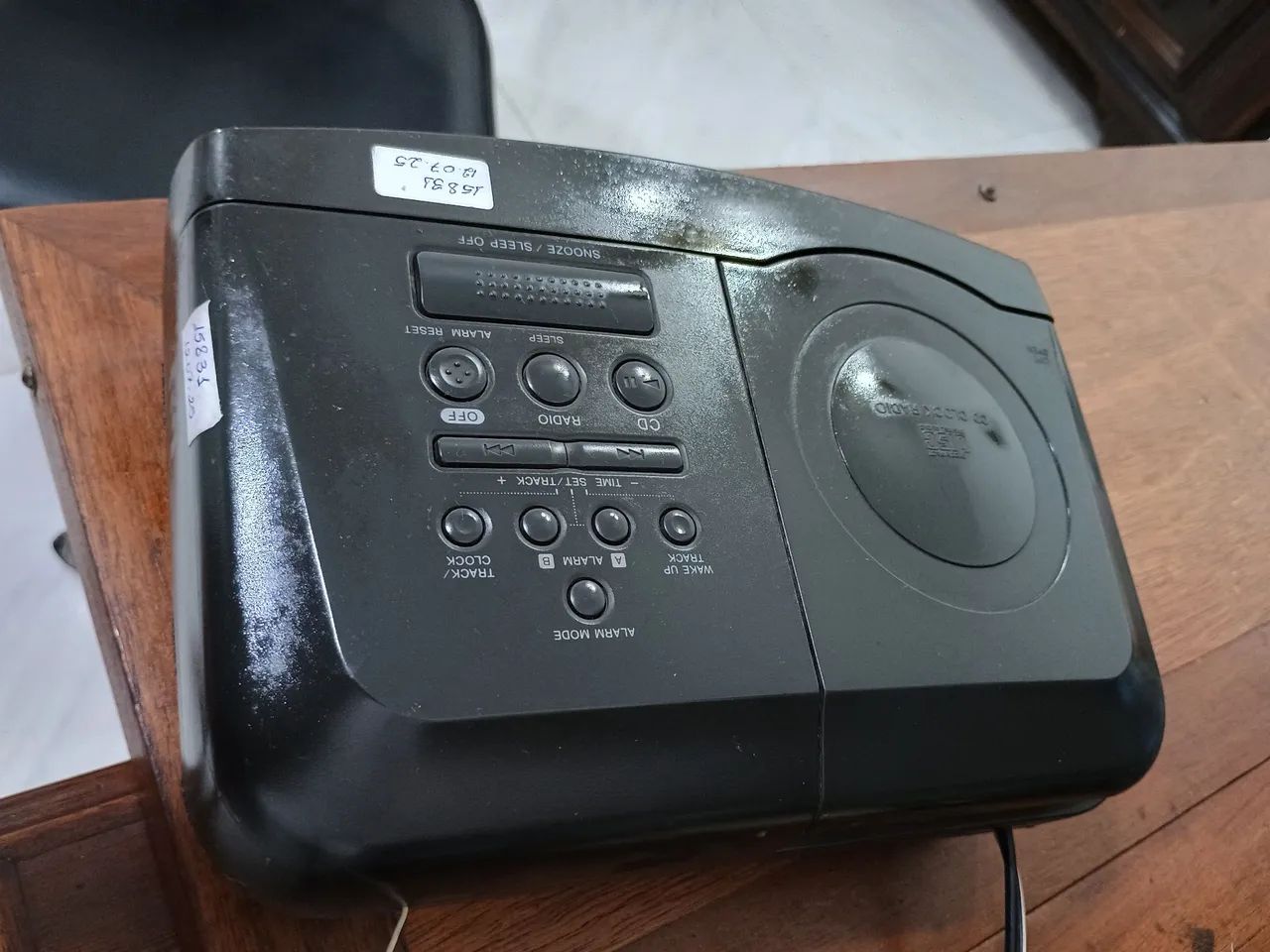Rádio AM FM toca CD.