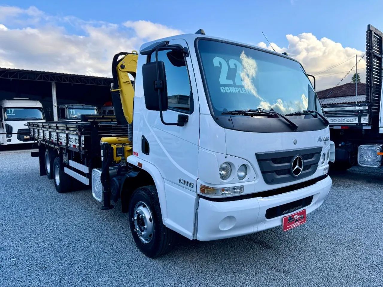 Accelo 1316 Munck 7.500 Com Carroceria  - Foto 2