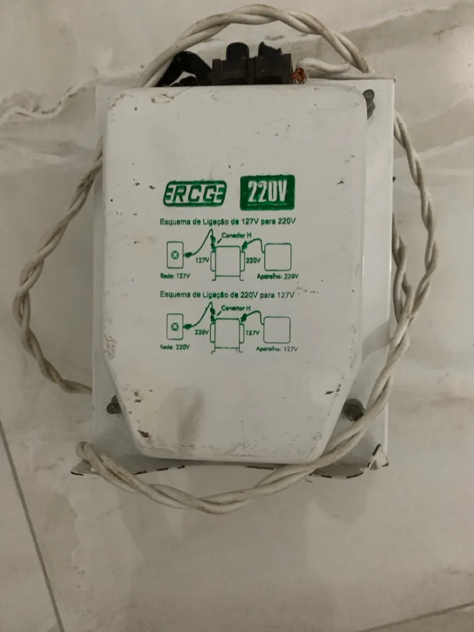 Transformador de tensão 127V/220V