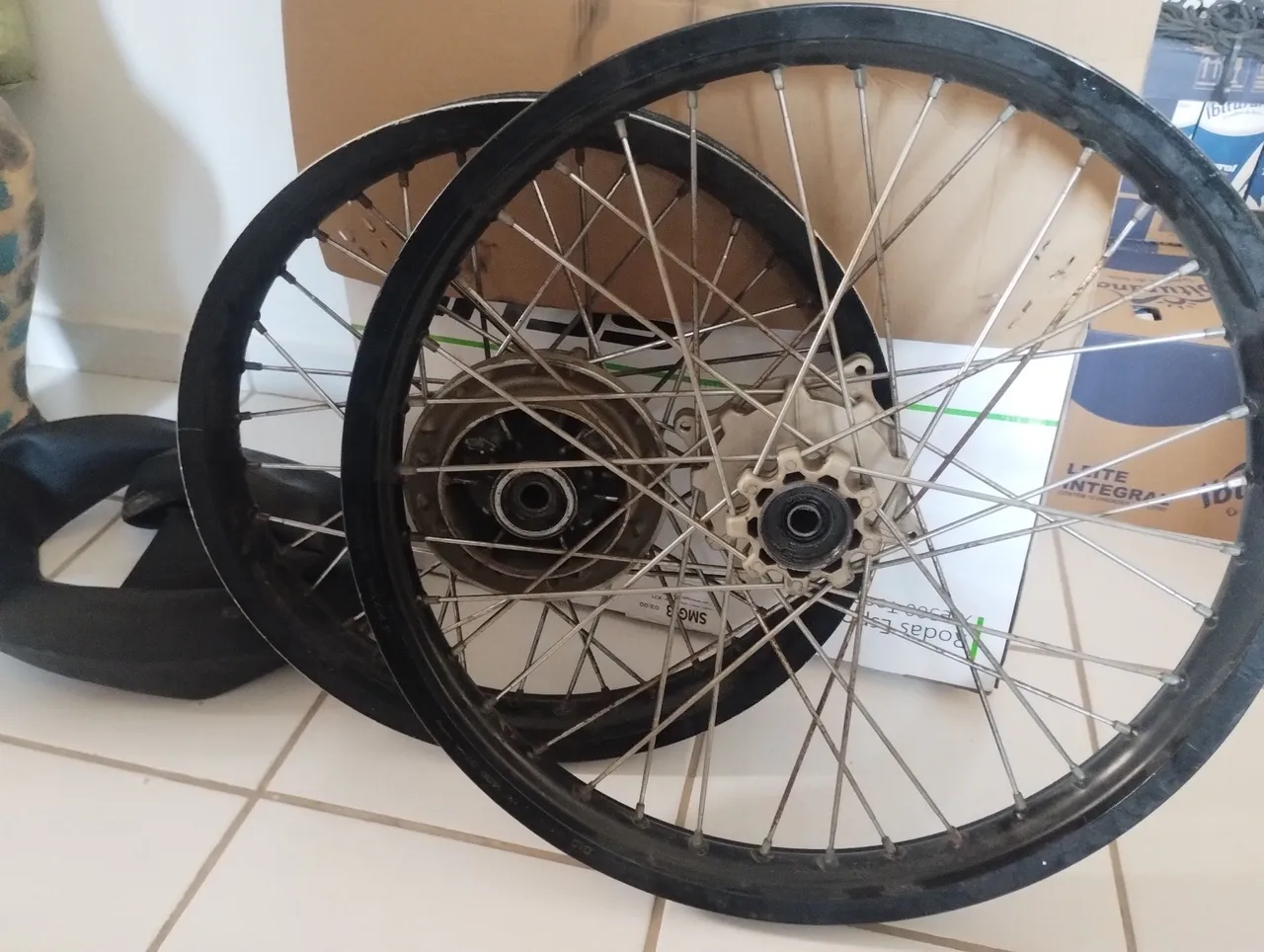 Rodas traseira e dianteira da XRE 300 2018