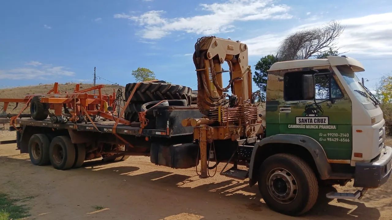 Serviço de transporte e Braço hidráulico Caminhão MULK  - Foto 4