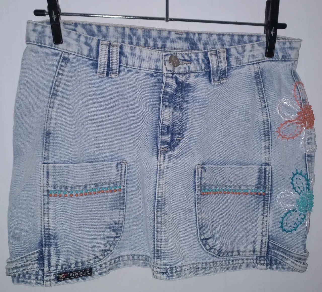 Saia Jeans com Detalhes Florais Bordados