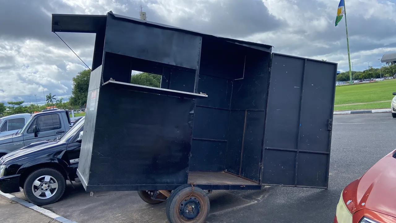 Carretinha/trailer pintada