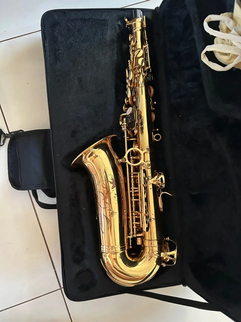 Saxofone winner dourado bem conservado