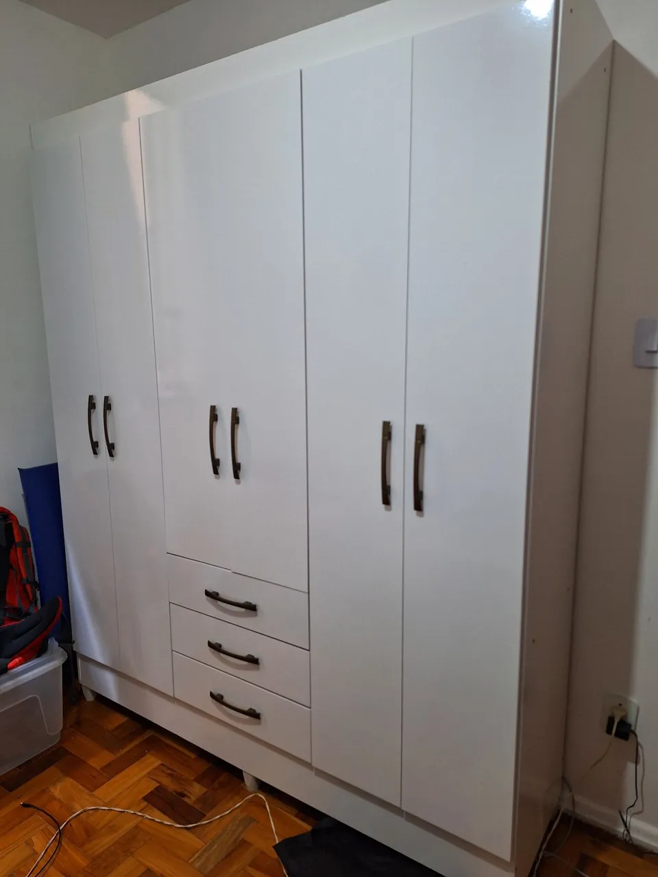 Guarda-Roupa Branco com Gavetas