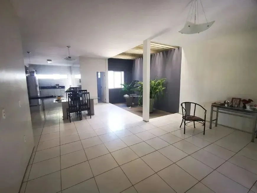 Casa (Padrão), com 3 quartos e 2 banheiros à Venda, 101 m² em Curitiba/PR