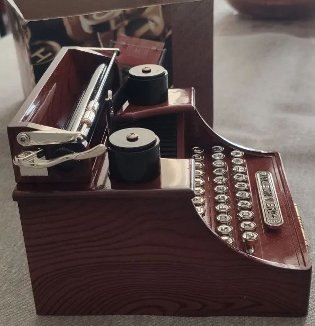 Máquina de escrever "Caixinha de Música". - Foto 4