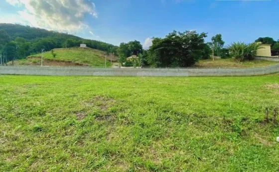 Vendo Lotes planos comercias no condominio vale das Esmeraldas