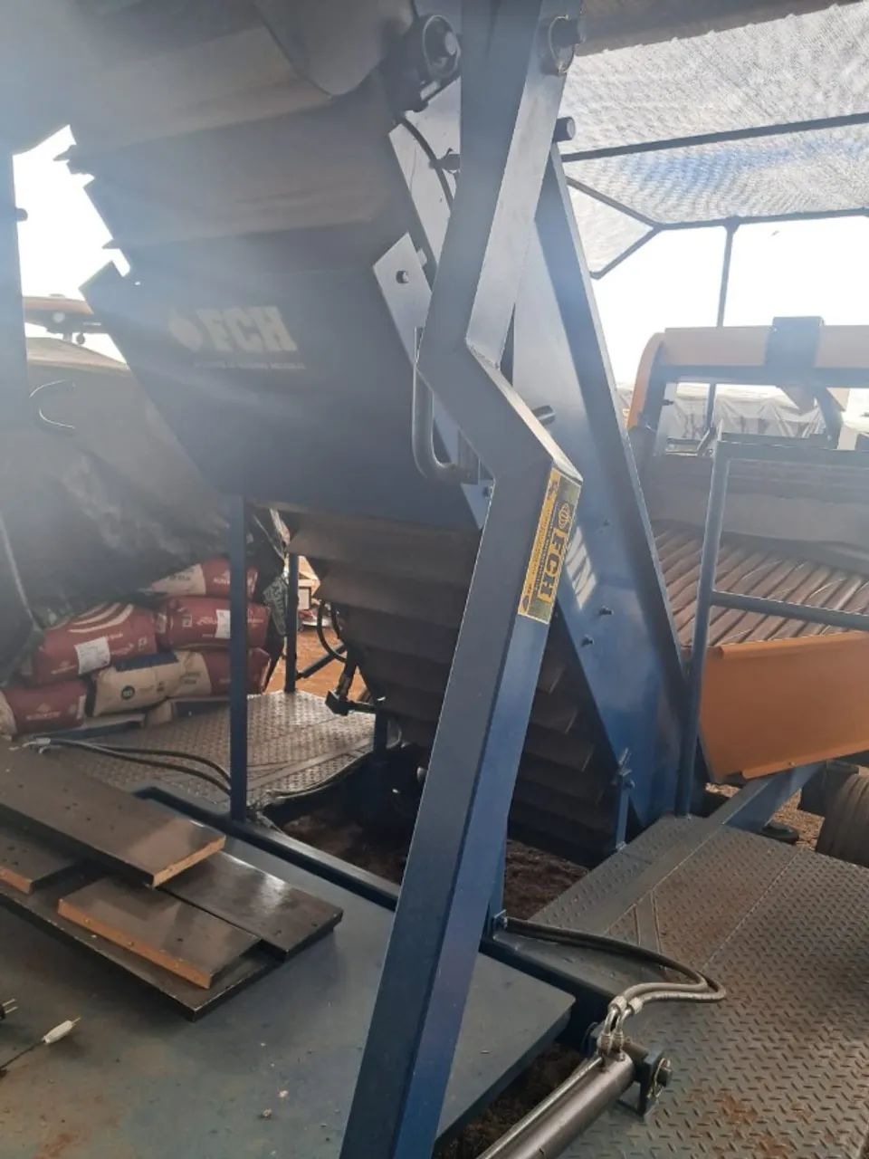 vendo ou troco colheitadeira de cebola   FHC - Foto 2