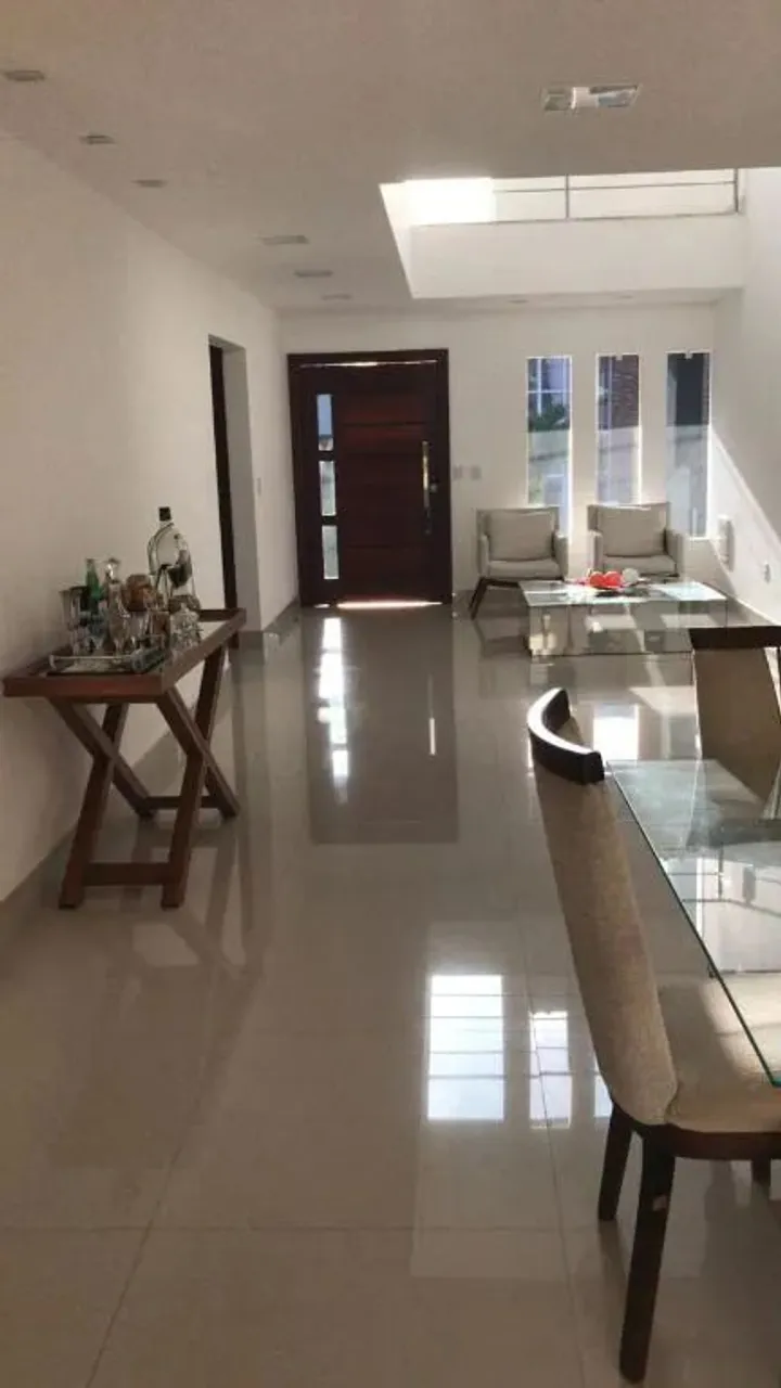 Belíssima Casa à Venda na Cidade dos Bosques!