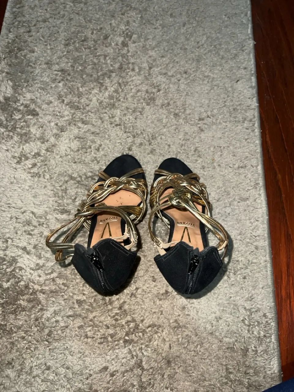 Saltos Vizanno preto e dourado  - Foto 3