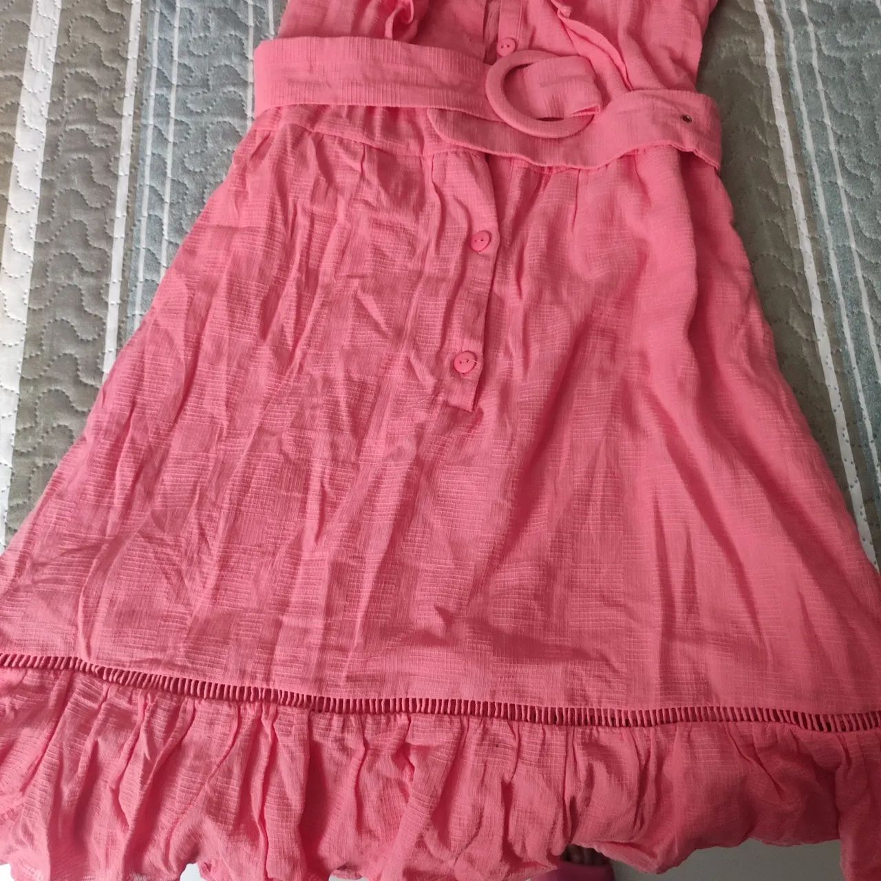 Vestido Rosa com Detalhes
