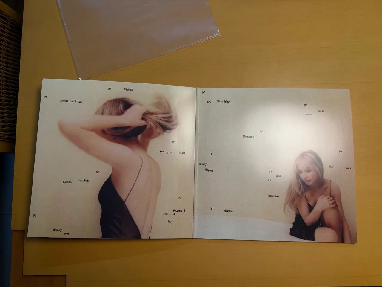 LP EMAILS I CANT SEND - Sabrina Carpenter  - Foto 2