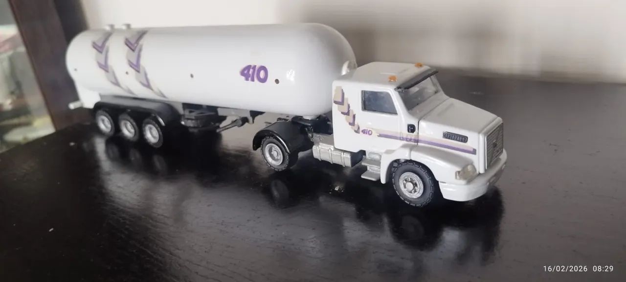 Miniatura Volvo 410 com GLP, raridade, porém sem caixa  - Foto 3