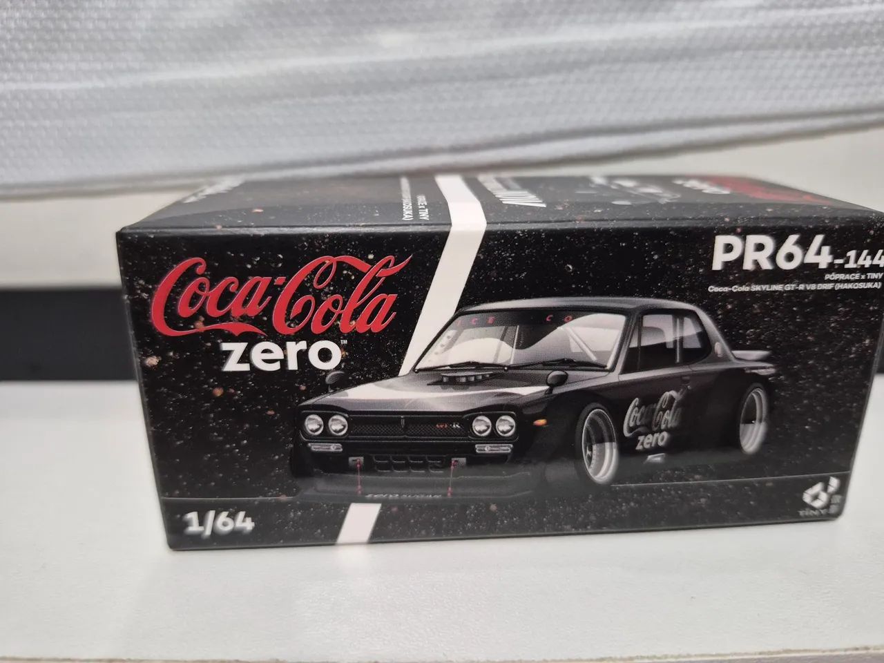 Miniatura Tiny Pop Race Nissan Skyline GT-R V8 Drift (Hakosuka