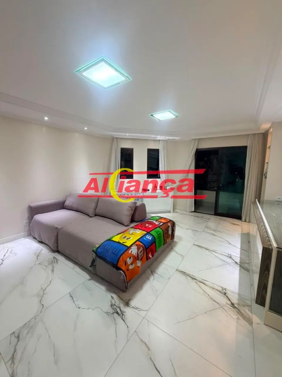 Apto com 170 m²-03 suites -2 vagas