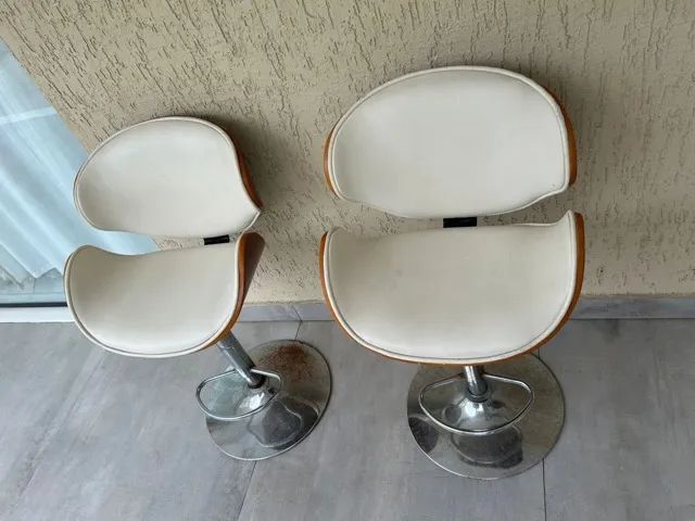 Par de Banquetas de couro 