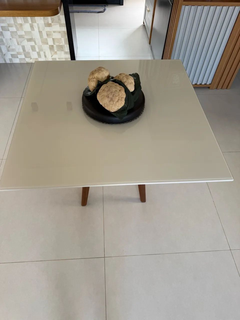 Mesa jantar quadrada base de madeira maciça