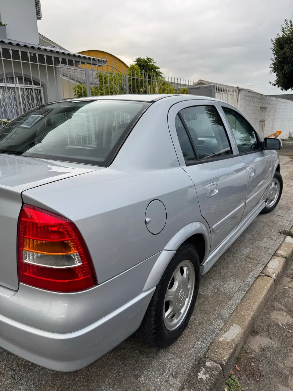 Chevrolet Astra GL Milenium 1.8 MPFI 4P 2001