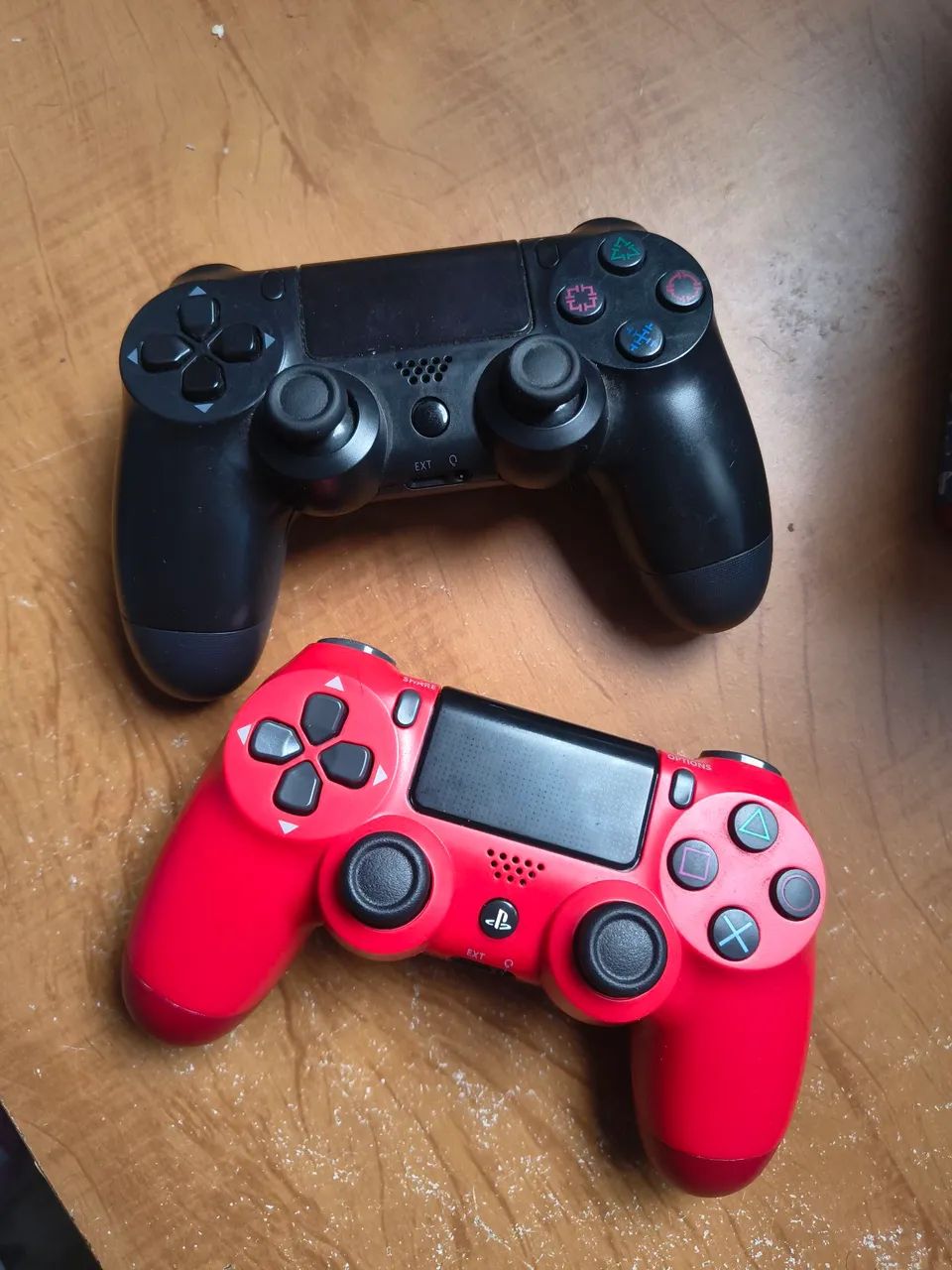 PS4 slim 1tb com 2 controles e 10 jogos  - Foto 4