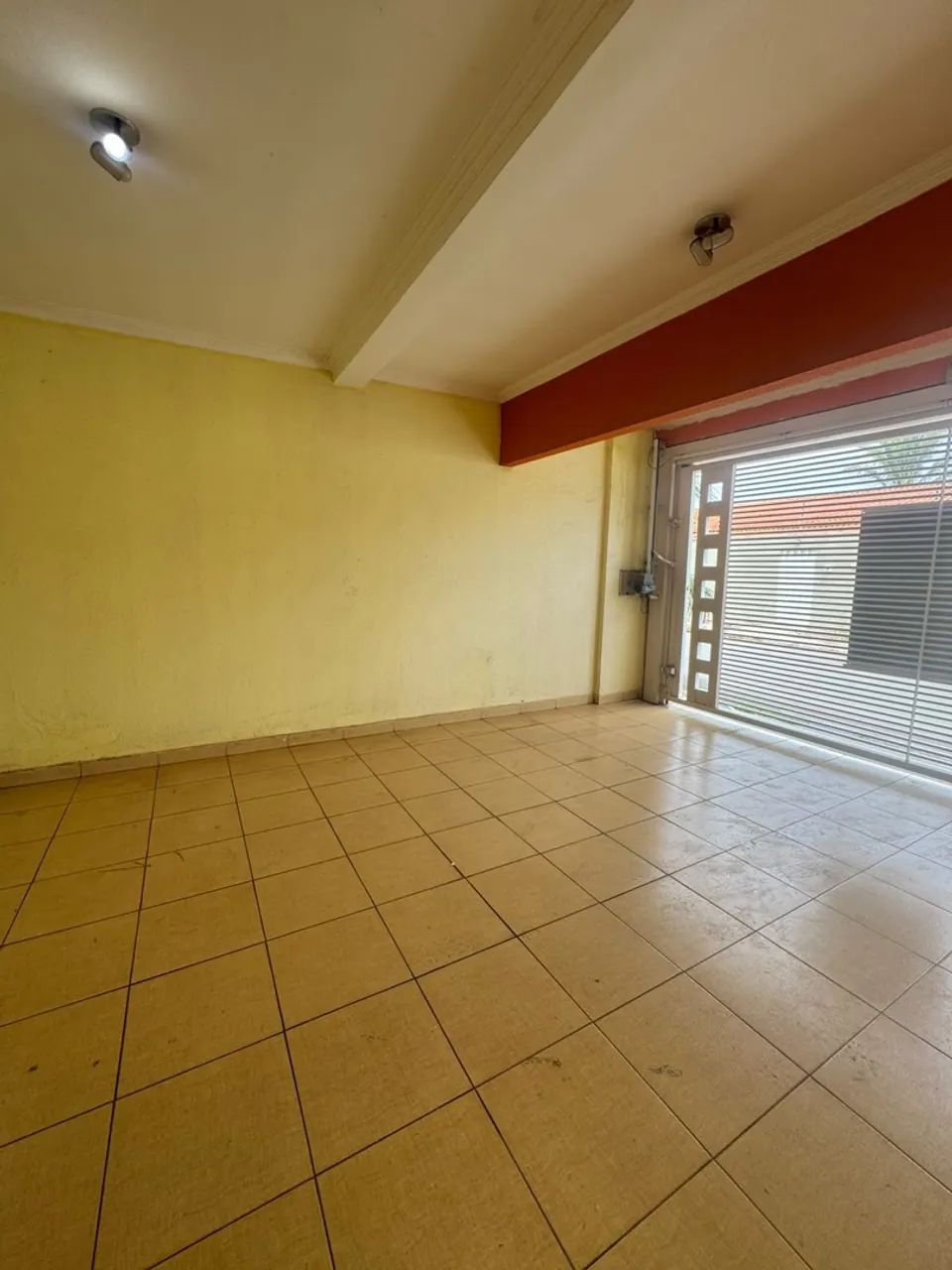 Alugo Excelente Sobrado de Esquina  - Foto 2