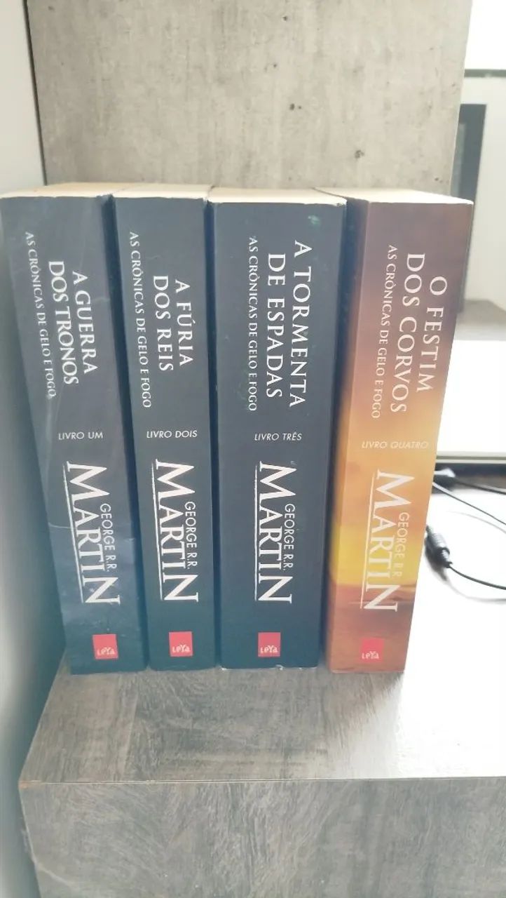 Livros Crônicas de gelo e fogo 