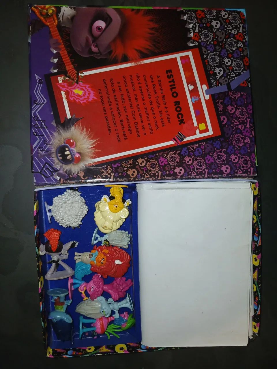 Livro trolls com miniatura - Foto 2
